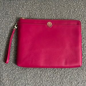 Authentic brand new with tag Tory Burch hot pink wristlet/clutch